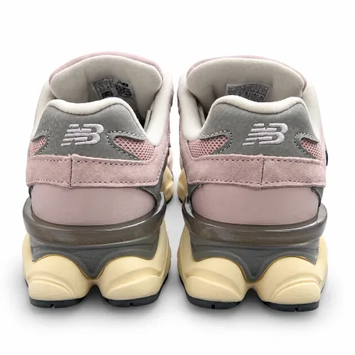 Кросівки New Balance 9060 у рожевому кольорі . мініатюра 3