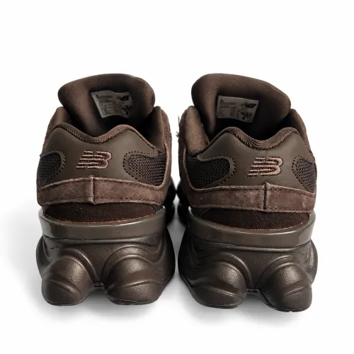 Жіночі кросівки New Balance 9060 в коричневому кольорі мініатюра 4